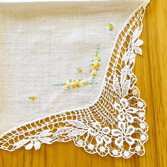 Vintage Handkerchief Hanky Embroidered Flowers Tatting Crochet Edge Linen 9.5" - Picture 3 of 8